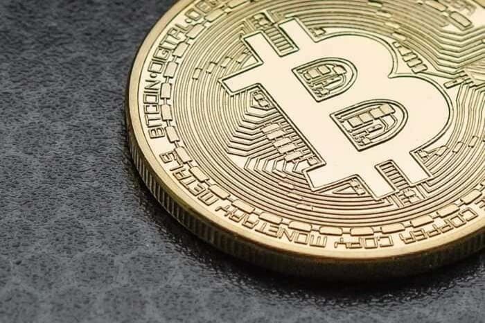 比特币投资者请注意：传奇的 MVRV 比率即将走向死亡十字路口