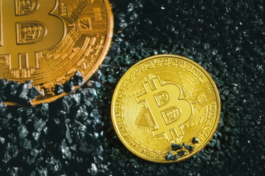 比特币效应：香港投资公司买入一枚 $BTC 后股价飙升