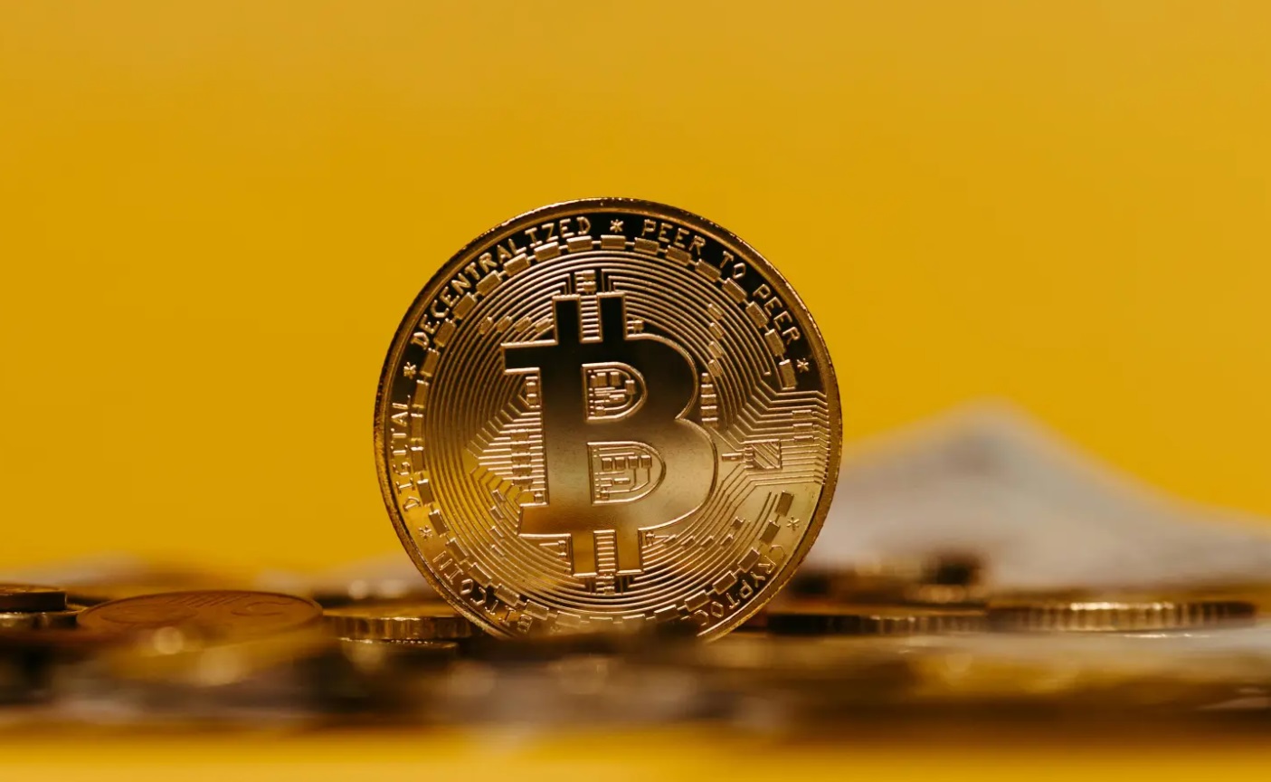 市场不确定性，比特币长期持有者削减抛售压力，重大举措即将来临？