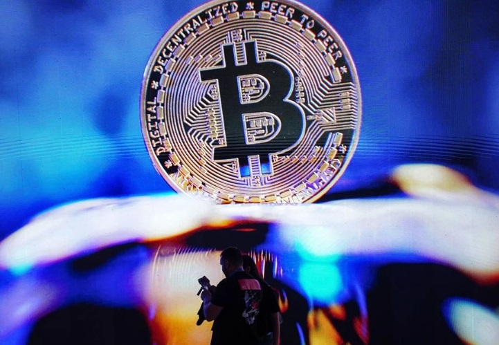 加密货币崩盘加剧，比特币较历史高点下跌 25%